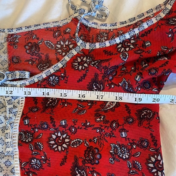 EUC Jolt Brand Red and White Floral Open-Shoulder Boho Peasant Top | Size L - Picture 7 of 8